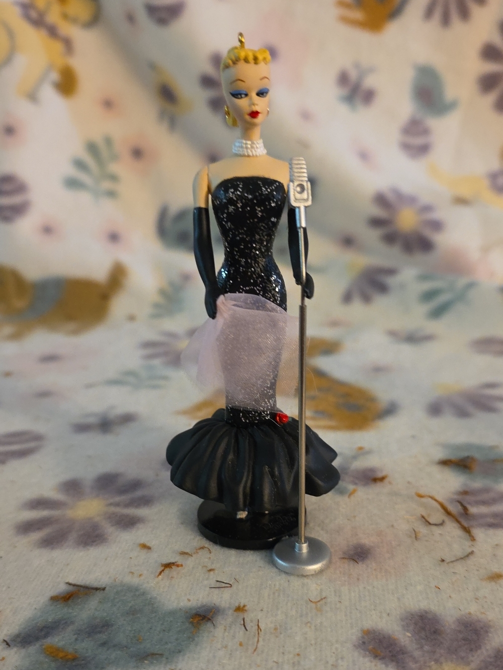 1995 Hallmark Keepsake Ornament "Solo in the Spotlight" Barbie